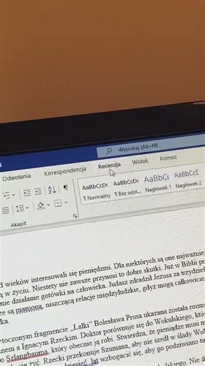 Word potrafi sam ocenić twoje wypracowanie — twój polonista z pewnością o tym wie