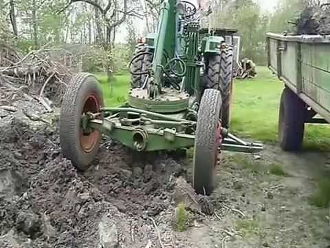 Baggerlader T157 DDR Technik bei der Arbeit