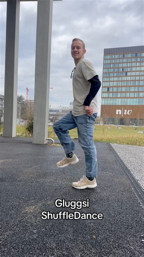 So leicht tanzt es sich zu meinem Gluggsi Lied #misshelvetia #tourneeplan #jodeln #alperaver #gluggsi | Miss Helvetia - Barbara Klossner