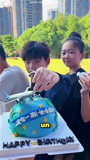 This Little Girl Decorated the Birthday Cake 🤩🎂