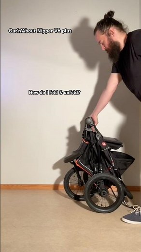 How Do I Fold the Out n' About Nipper V6 Plus?