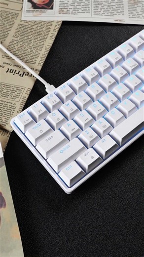 As soon as you turn on the lighting effects, this keyboard comes with a built-in cooling effect 🧊.