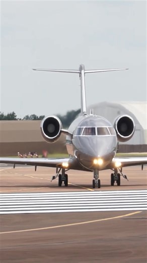 Canadair Challenger Czech Air Force departure | Aero Admirers