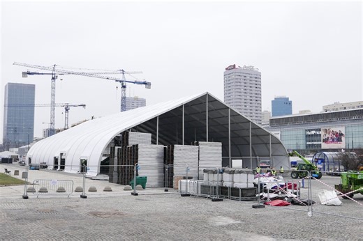 WOŚP 2022, Warszawa. Na placu Defilad powstaje miasteczko WOŚP. Będzie studio telewizyjne i koncerty na żywo