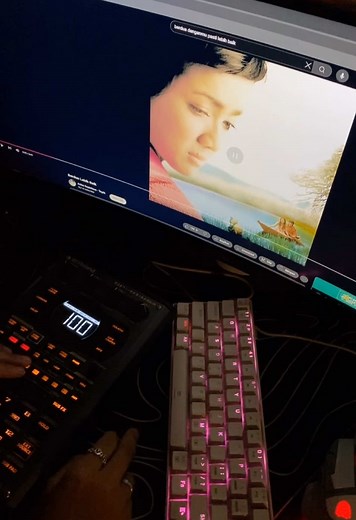 "acha septriasa - breakcore lebih baik". ( 2 video yang beda, dan gue...