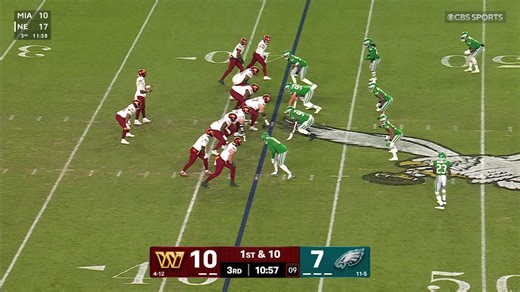Johnson's mishandled snap ends in Eagles' second takeaway