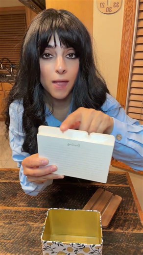 Keep your family recipes safe and stylish 🍴💛 This recipe box organizes all your favorite