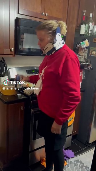 Best Halloween Costume Inspired by Joan Cusack