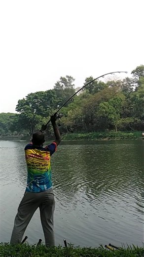 মাছ আসুক আর না আসুক টোপ তো বদলাতে হবে। এতো সুরসাদু খাবার না খেয়ে যাবি কই। #shorts #youtube #fishing