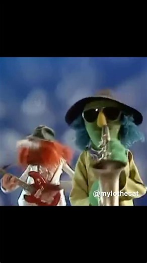 Zoot and Fozzie Bear as Pete Rock and CL Smooth performing the classic, “They Reminisce Over You (T.R.O.Y.). Big shout to @realpeterock and @therealclsmooth . Fun fact, like CL Smooth, I was also born on the 8th of October, so it’s my freakin birthday today! My birthday wish is the same this year as it is every year, all I want is a quality season for the Knicks, and my own tv show, 2 very reasonable wishes! Keep the non-garbage requests coming in the comments… #peterock #clsmooth #90shiphop #cl