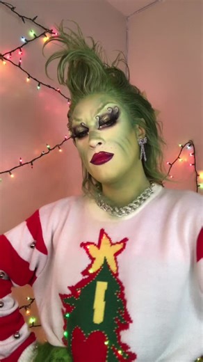 Grinch Makeup Tutorial: Baby, You're All 10s