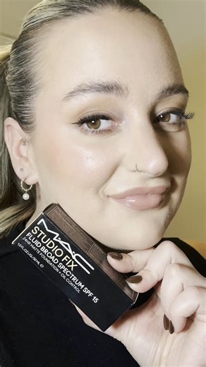 #MACStudioFix Fluid. Más de 56 tonos, una sola promesa: 24H de duración. 🖤 Consigue la tuya en maccosmetics.com.mx y en tiendas M·A·C Cosmetics México. #MACCosmeticsMX #MACStudioFix #Foundation | M·A·C Cosmetics