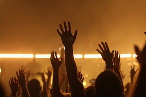 A Diferença Entre Louvor e Adoração