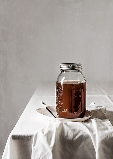 Fondo oscuro de carne: qué es y cómo se hace - Recetas de Miriam García / El invitado de invierno