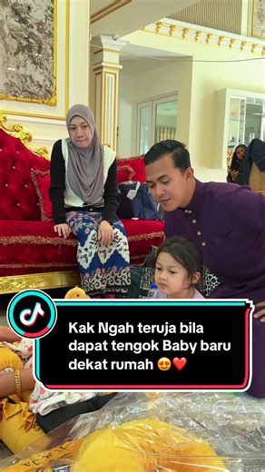 Kak Ngah teruja bila tengok Baby baru dah balik rumah 😍❤️ #bosslongrajaperfume #rajaperfumepasirtumboh #rajaperfumemalaysia #bajuleeyanarahman @Madam Raja Perfume 🤗 @BOSS LONG RAJA PERFUME 2 @Founder Lavabelle @CEO RAJA PERFUME