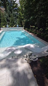 ¿Sabías que el color de tu piscina puede cambiar la temperatura del agua? Antes de elegir el color, piensa en el sol que recibe tu piscina. Y sí o sí, usa un buen limpiafondos 🧽🤖 ¿Tú qué prefieres? ¿Clara o oscura? Te leemos 👇 #ColorPiscina #TipsPiscina #ZodiacEspaña | Zodiac Pool España