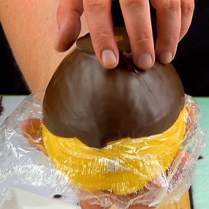 525K views · 687 reactions | Beat the Easter Bunny at his own game! 讀 FULL RECIPE: www.scrumdiddlyumptious.com/chocolate-cream-easter-egg | Scrumdiddlyumptious | Facebook