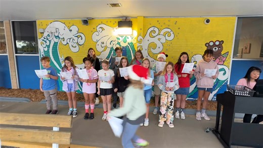 Roosevelt Choir sang some holiday tunes this morning at student drop off! | Roosevelt Elementary School