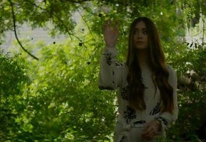 Musikvideo: Jasmine Thompson - Adore