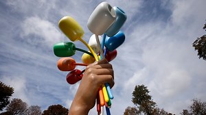 Jeff Koons’ Tulip sculpture divides opinion in Paris | CNN