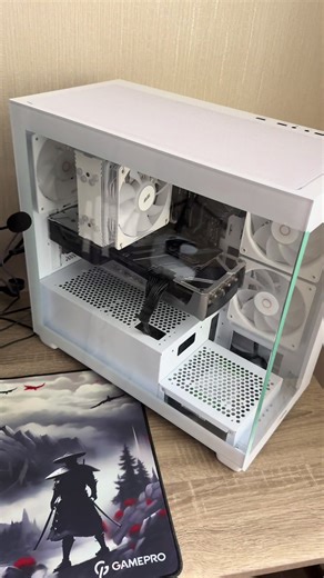 28.000🇺🇦 Характеристики: Видеокарта: топовое исполнение rx5700xt sapphire nitro Процессор: Ryzen 7 5700x (гарантия, куплен в click) топовый процессор по соотношению цена-качество 8 ядер/16 потоков! Материнская плата: B550mk gygabite (гарантия, телемарт) классная материнка с поддержкой pcie 4.0, что отлично раскрывает все компоненты компа (видеокарта, процессор, SSD M2) Оперативная память: 16DDR4 2x8GB 3200mhz Охлаждение процессора: Башня 120мм 2е, полный комплект, Накопители: 1. SSD m2 goodram