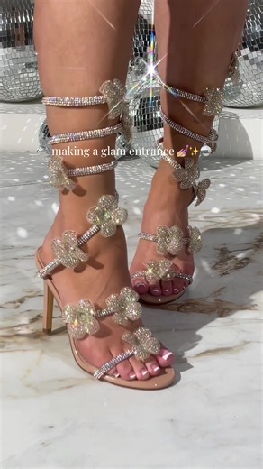 Even more stunning IRL!😍✨ #misslola #heelslove #nyeoutfit #sparkleseason