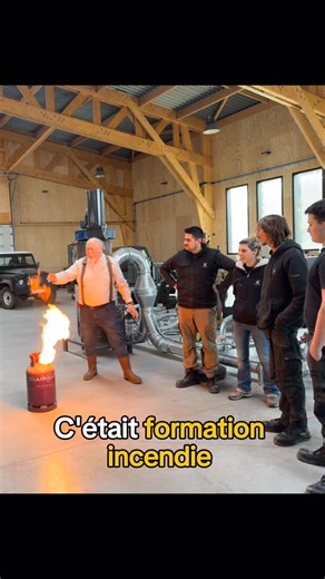 Couteaux Morta . Atelier JHP on Instagram: "La semaine dernière, nous avons mis de côté les outils le de quelques heures pour une formation incendie 😜🔥 Objectif principal : Éviter les frayeurs de cet été et spoiler alert : l’atelier est toujours intacte 😅 #couteauxmorta #coutellerie #saintnazaire"