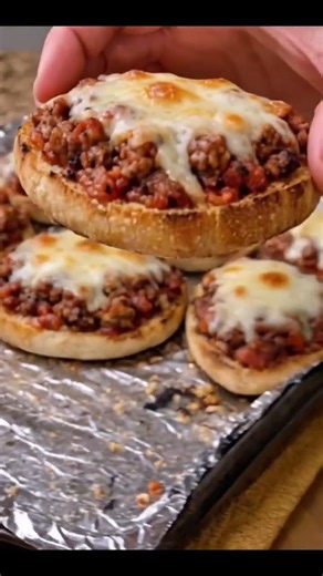 🍔 4-Ingredient Cheesy Beef Pizza Melts