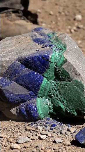 Striking Stone to Reveal Azurite & Malachite 💙💚 A Realistic Geological ASMR Discovery