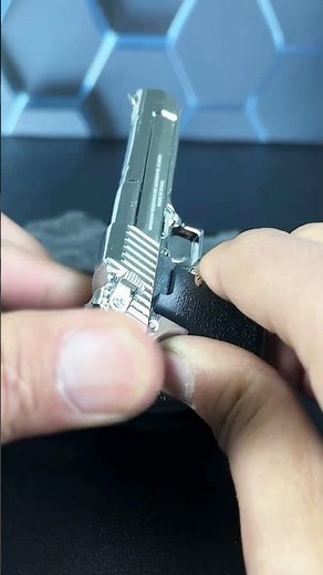 Desert Eagle pistol model keychain is super cool