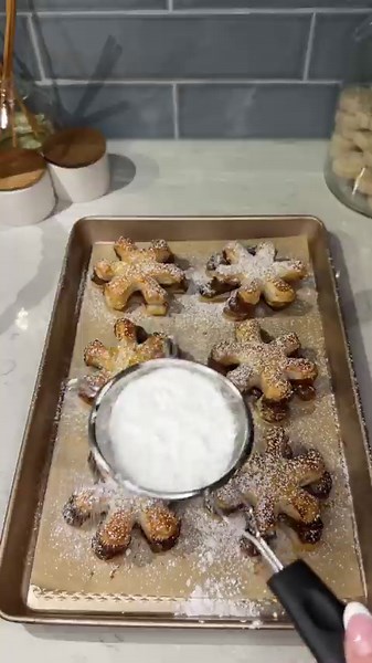 Viral Nutella puff pastry snowflakes recipe 🍫❄️ #shorts #recipe #dessert #nutella #baking #food