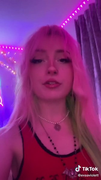 Live Twitch Stream with EvaAviolett in 5 Minutes