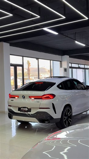 BMW X6 2025 Full Option — White & Black, 10,000 mi