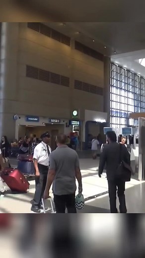 Keanu meets fans ai the airport #keanureeves #keanu #photo #airport #fans #fyp #foryou #foryoupage #fypシ #tiktok