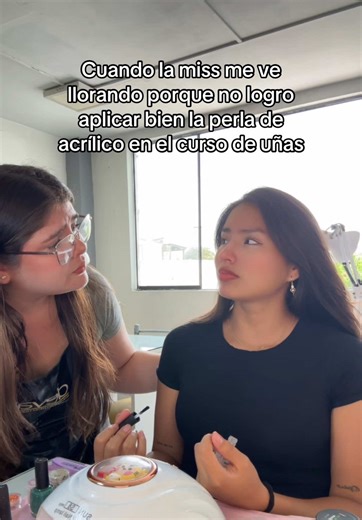 Aprende a aplicar perla de acrílico con paciencia