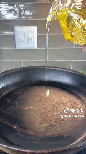 Hot Water Cornbread is a southern favorite that has many versatile uses depending on where you are from ! I loved growing up and eating mine in the form of these fried skillet cakes so that my grandmother used to call Ho Cakes because back in the day they used to be fried outside over the back of a Ho over a hot fire 🔥 Recipe: 1 cup fine ground cornmeal (yellow or white) ½ teaspoon kosher salt ½ cup 2-4 Tablespoons boiling water (may need more or less) 2 tablespoons unsalted butter, melted