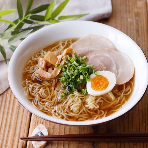 手作り鶏がらスープ！簡単な「醤油ラーメン」の作り方・レシピ - macaroni