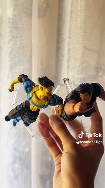 Custom Action Figures Showcase: Superboy & Mini Robin