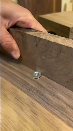 How to attach a table top to a base. #Woodworking #tools #build #diy #woodworkingtips