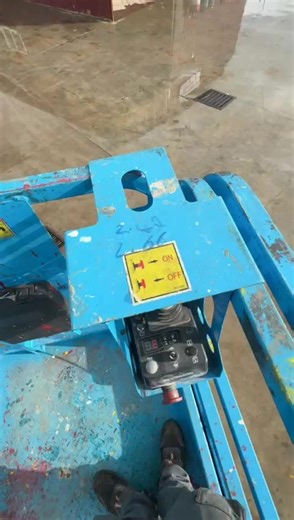 İzmir Platform: Manlift Teknik Servisinde Güvenilir Çözüm Ortağınız Sinoboom Dingli Els 80 90 ve OL arıza hata kodu çözümü İzmir Platform olarak, yüksekte çalışma ekipmanlarınızın güvenliğini ve sürekliliğini önemsiyoruz. Makaslı platform (manlift) arızalarında, özellikle karmaşık görünen hata kodları ve sensör problemlerinde uzman teknik ekibimizle hizmetinizdeyiz. Neden İzmir Platform’u Tercih Etmelisiniz? • Hızlı Yanıt: Arızanın iş kaybına dönüşmemesi için en kısa sürede müdahale. • Donanımlı