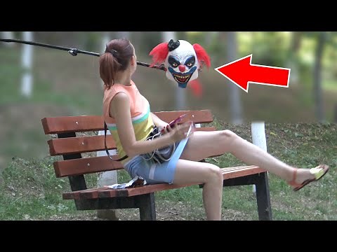 CLOWN PRANK - SCARY HALLOWEEN PRANK