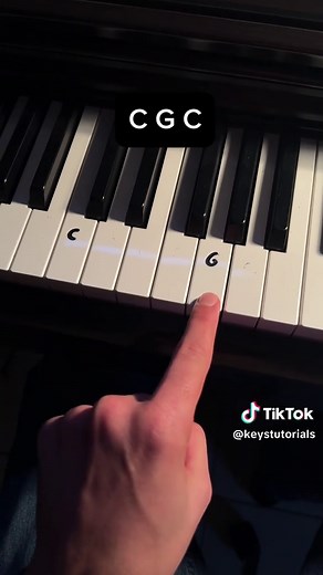 Christmas Easy Piano Tutorial 🌲 Learn songs with flowkey (Link in bio) #piano #tutorial #pianotutorial #christmastime #christmas