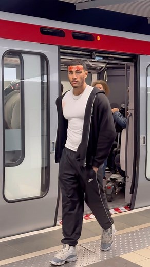 Chiab Selmoune on Instagram: "i really need a nurse fast 🏥"