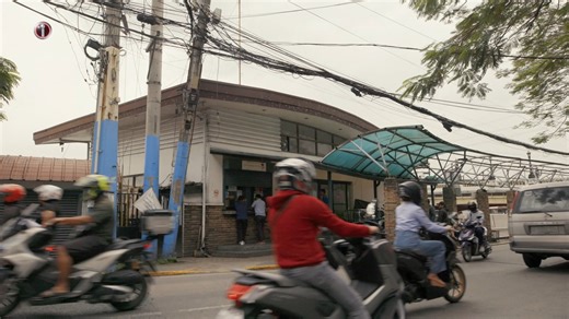 ANO NA NGA BA ANG KASALUKUANG KALAGAYAN NG NAPINDAN LIGHTHOUSE SA TAGUIG? Ang Napindan Lighthouse sa bukana ng Napindan Channel sa Taguig ay hindi lamang gabay ng mga sasakyang pandagat, kundi itinuturing ding piping saksi sa paghahanda ng Rebolusyong Pilipino. Sinasabing dito nagpulong sina Andres Bonifacio at iba pang lider ng Katipunan bago ang 1896. Makasaysayan man ang parolang ito, unti-unti nang naaapektuhan ang istraktura dahil sa tindi ng pagbaha at pagtambak ng lupa at putik, dahilan u