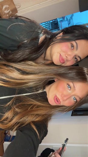 Vidéos de 𝓝𝓪𝓸𝓶𝓲 𝓐𝓶𝓼𝓮𝓵𝓵𝓮𝓶 (@naomi_amsellem_) avec som original - elvz