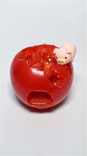 🐷Eat a big tomato #shorts #mukbang #funny