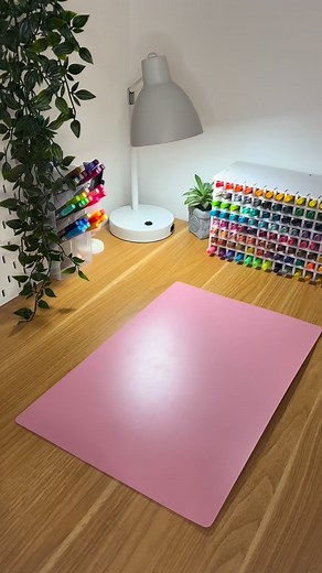 Présentation du tome de coloriage Disney « Une année de coloriage » illustré par @_tracydesousa aux éditions @arttherapiehachette ✍🏻❤️ Dedans, vous retrouverez 53 illustrations, soit une par semaine pendant un an 🗓️✨ #coloring #coloriage #coloriagesmysteres #disney #asmr @hachetteheroes | Evancollie