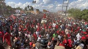 Teargas, roadblocks disrupt Kyagulanyi’s Arua campaign trail - NTV Uganda