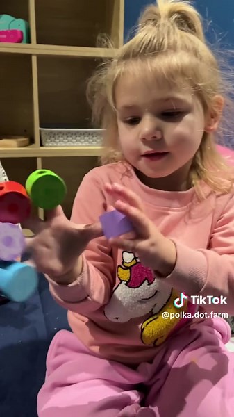 Practicing our colours and counting with a singsong 🌈 #EarlyYearsEducator #essex #Billericay #NurseryLife #EYFS