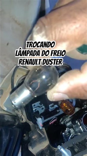 Trocando a lâmpada da lanterna do freio